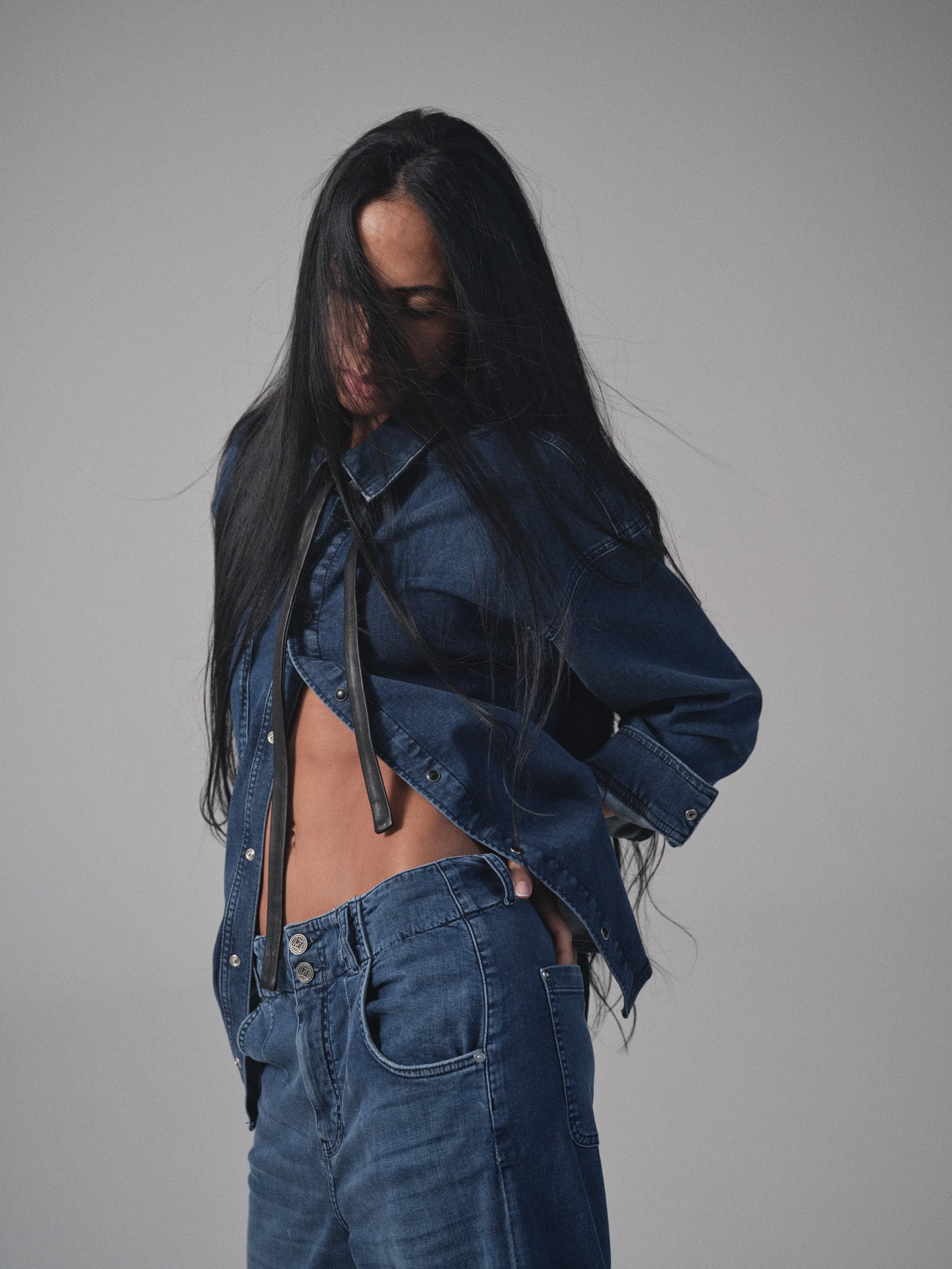 Modelshot / Black / Detail